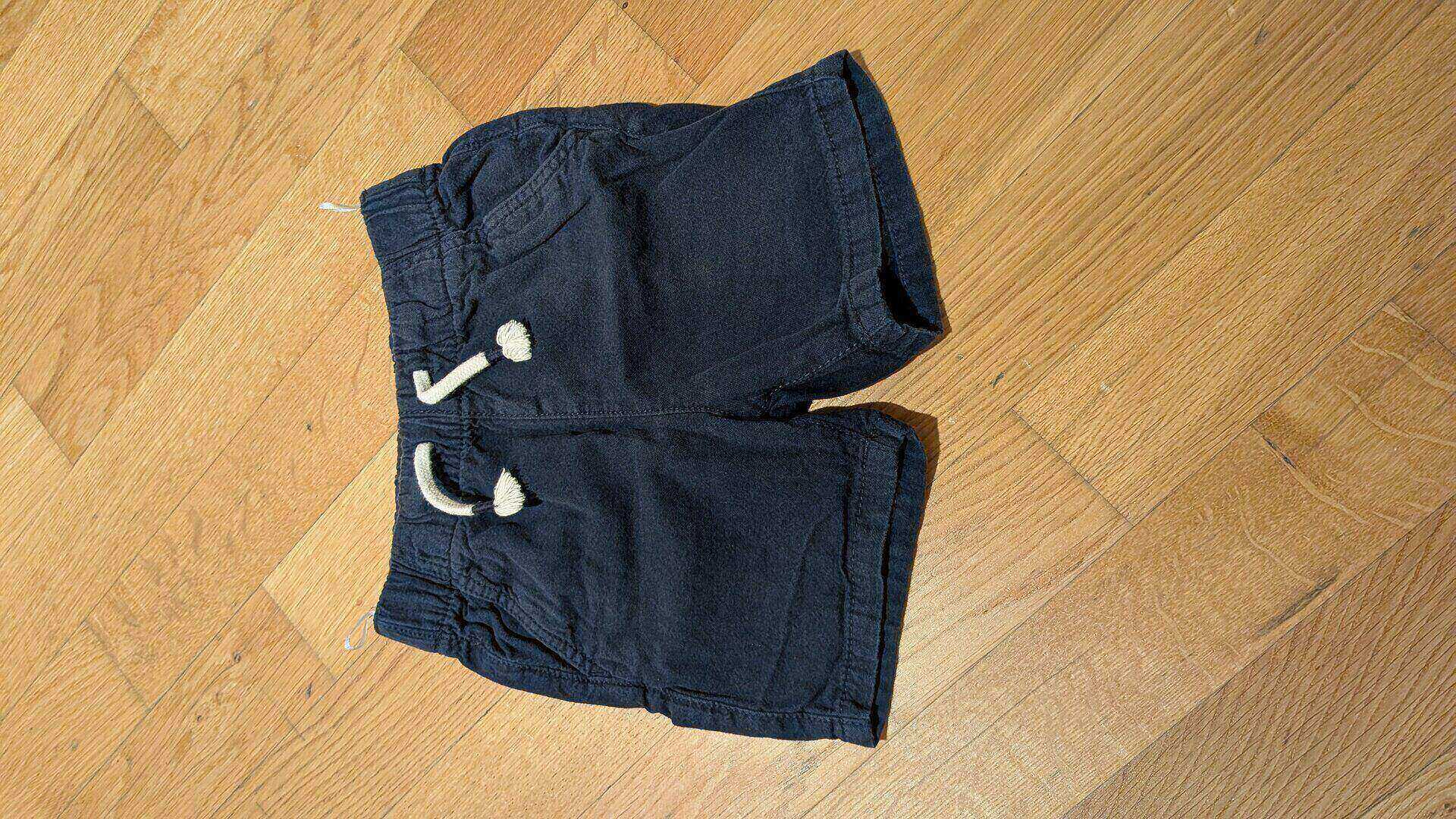 Hose kurz C&A, Grösse 98